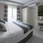 Crowned 3* Стамбул