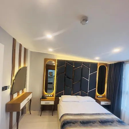 Crowned Hotel Istanboel