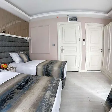 Отель Crowned 3*