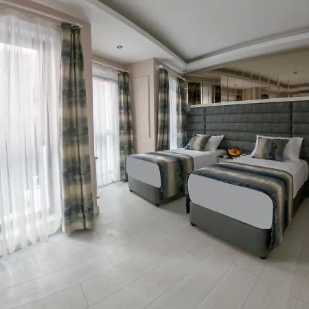 Crowned Hotel
