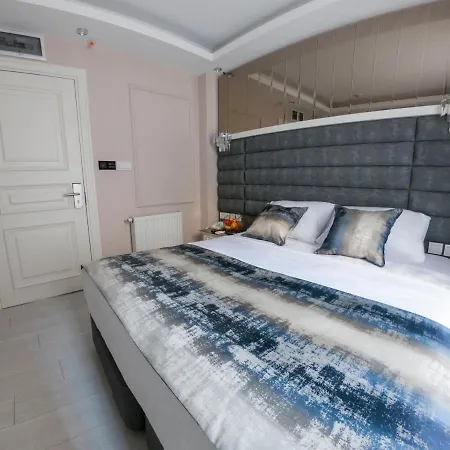 Hotel Crowned Estambul