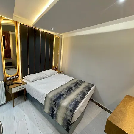 Hotel Crowned Estambul