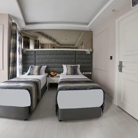 Crowned Hotel 3*